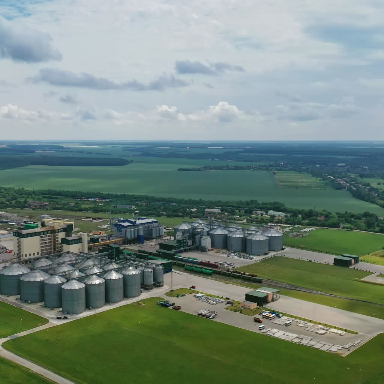 Metall-Getreideanlage mit Silos