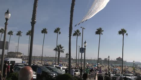 Fighter-jets-fly-low-in-formation