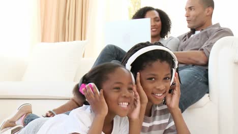 AfroAmerican-children-listening-to-the-music-at-home