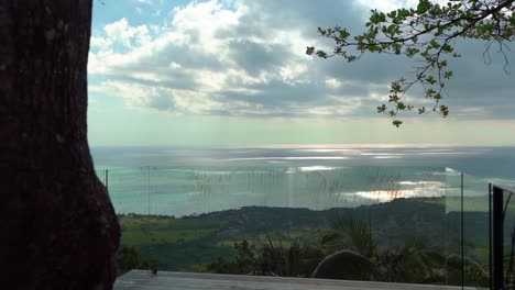 Toma-En-Cámara-Lenta-Del-Océano-índico-Desde-Le-Chamarel