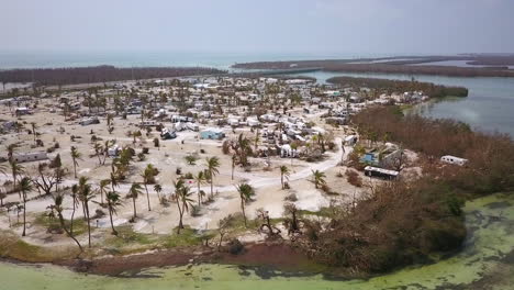 una antena sobre la destrucción provocada por el huracán irma cerca de los cayos de florida 1