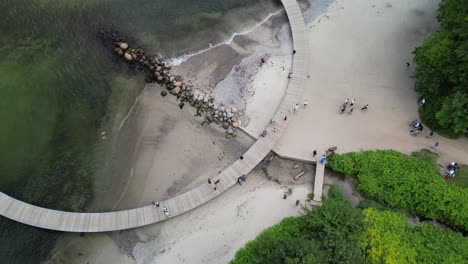 Descenso-Aéreo-De-Arriba-Hacia-Abajo-Del-Puente-Infinito