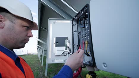 the inspector checks the actual output voltage level of inverter