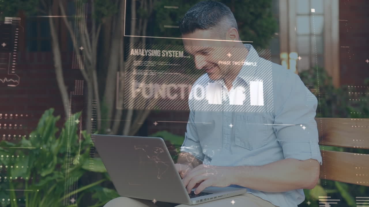 animación del procesamiento de datos sobre un hombre caucásico usando una computadora portátil