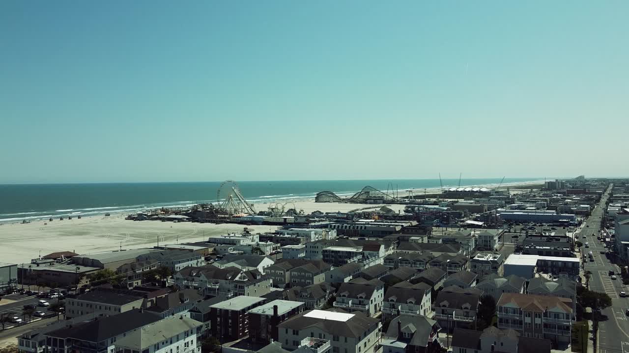Ripresa aerea che si eleva sulla città di Stone Harbor, New Jersey.