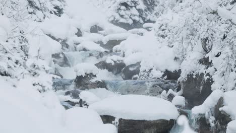 Awe-Inspiring-Winter-Majesty-of-the-Mountains