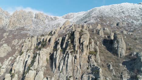 montañas rocosas nevadas