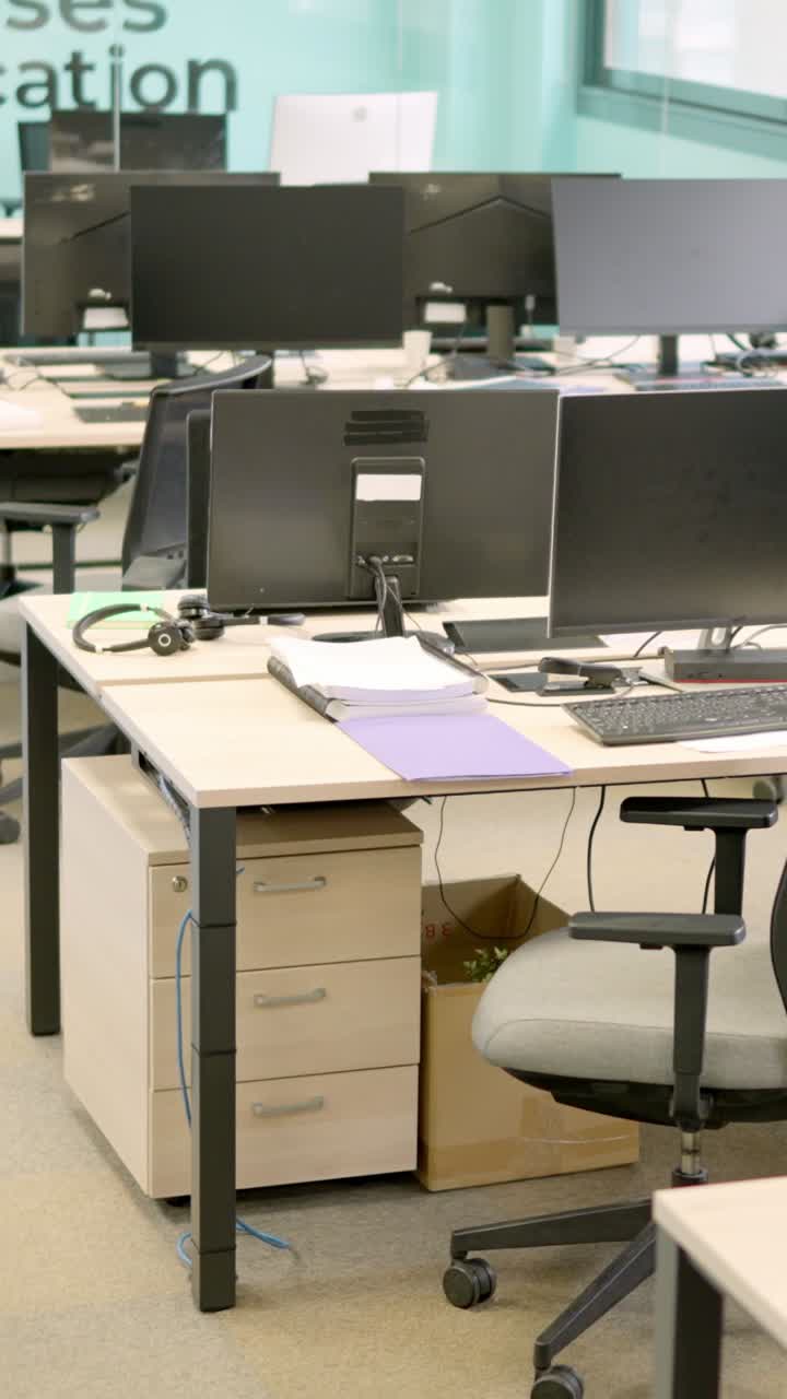 Quiet coworking space with computers and no people