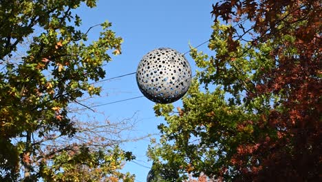 The-moon-within-Stratford,-London,-United-Kingdom