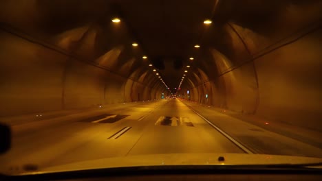 conducción en túnel fov por la noche