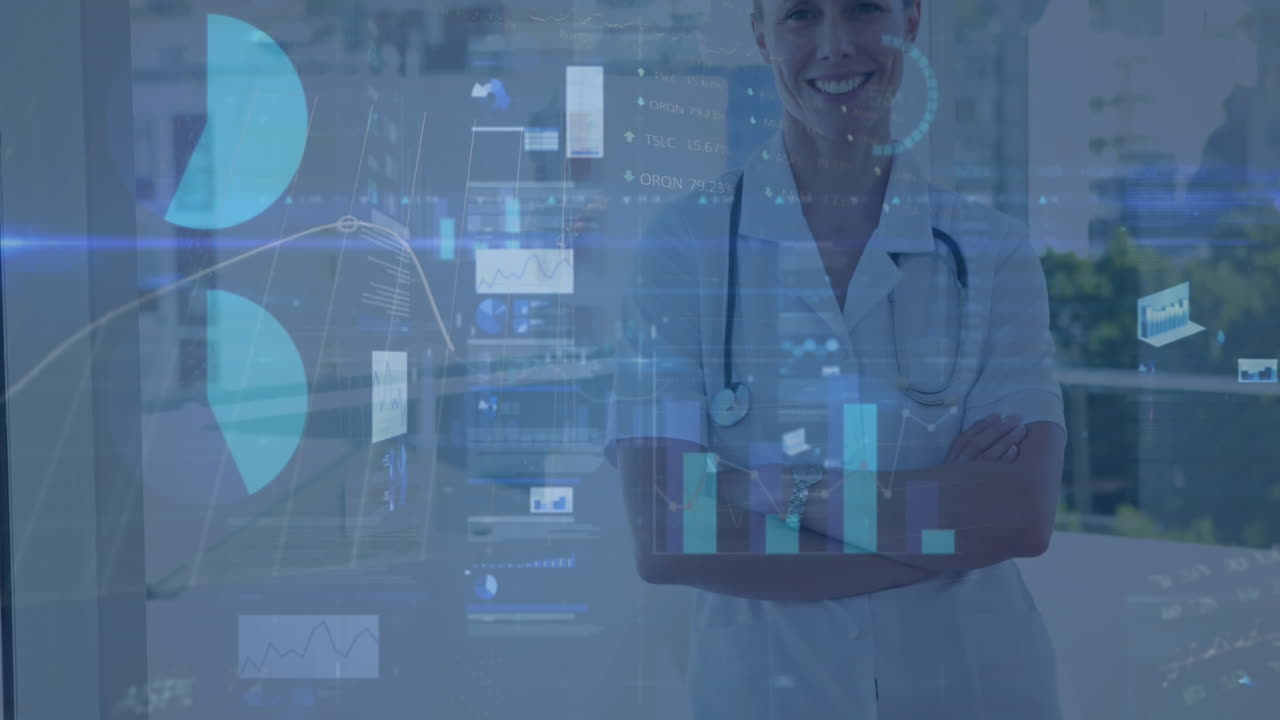 animación de gráficos y tableros de negociación sobre una doctora caucásica sonriente de pie con los brazos cruzados