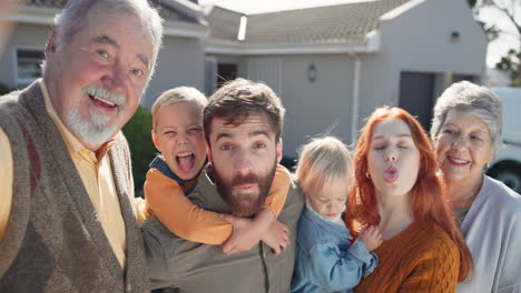 selfie gracioso con los abuelos