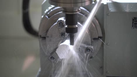 máquina de fresado cnc para el trabajo de metales.