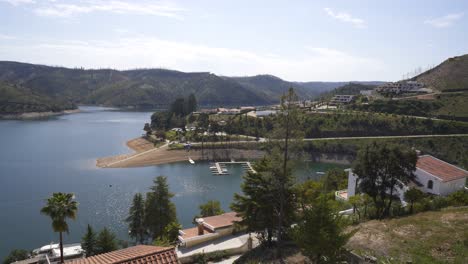 Lago-De-La-Presa-De-Castelo-Do-Bode-Albufeira-En-Portugal