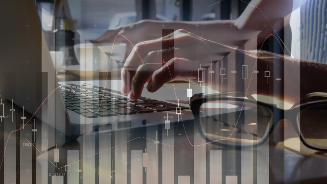 animazione delle statistiche e dell'elaborazione dei dati su una donna d'affari che utilizza un computer portatile