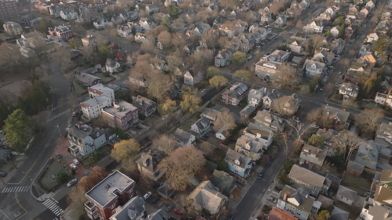 Vista aerea di un quartiere residenziale a Providence, Rhode Island. Scattata in una mattina autunnale