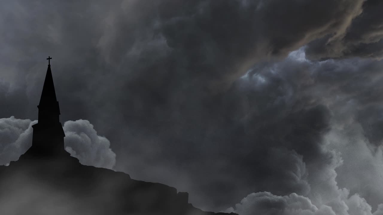 silueta de 4k, iglesia en la cima de una colina rocosa con fondo de nubes oscuras