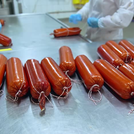 workers tying finished sausage