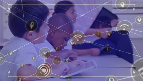 animación de una red de conexiones entre diversos grupos de estudiantes que utilizan la tecnología