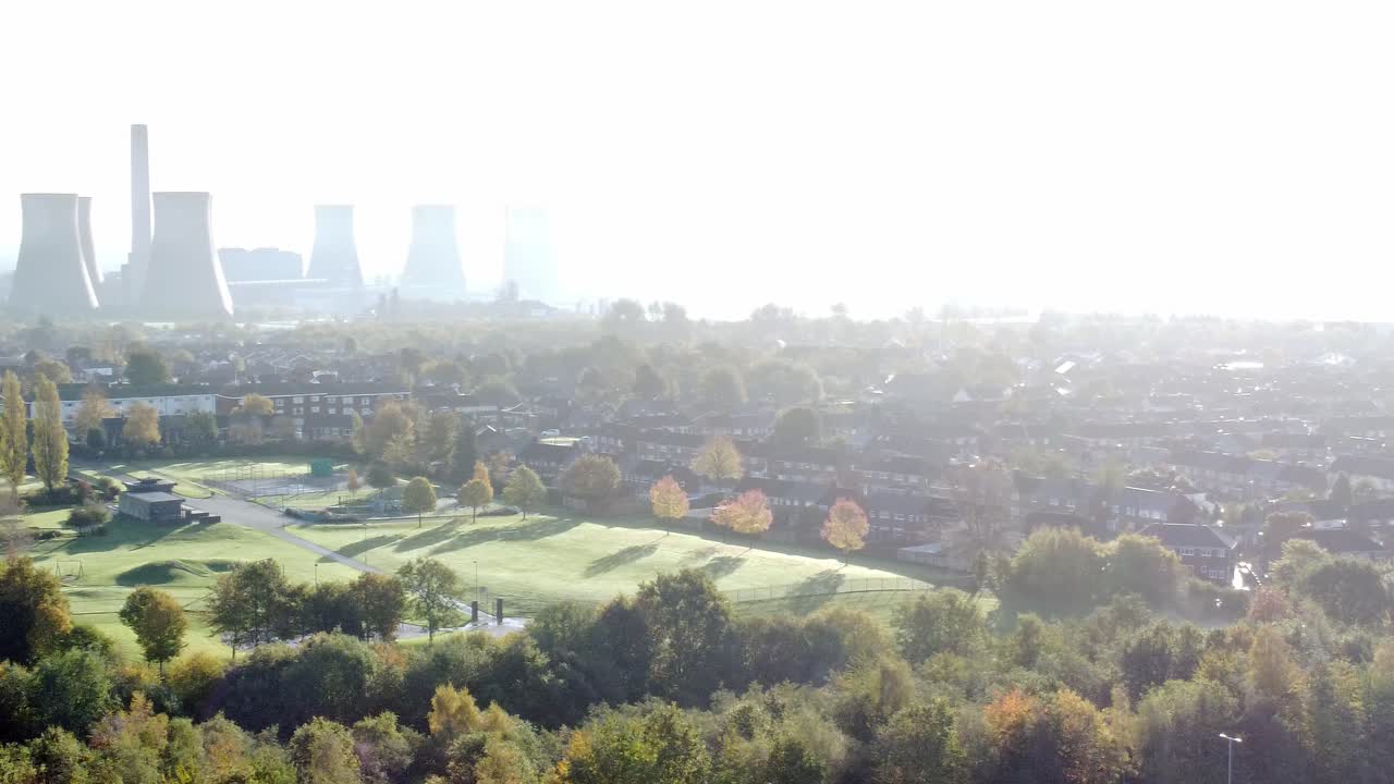 공공 녹지 필드 피들러 페리 밝은 빛나는 발전소 조감도 일출