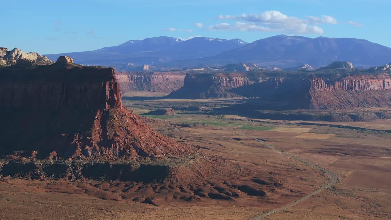 Vast red rock landscape in Moab, Utah evokes adventure and solitude