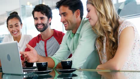 Friends-using-laptop-in-restaurant