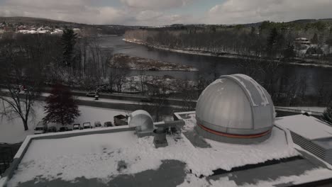 Revealing-Shot-Of-Astronomical-Observatory-On-Top-Of-Nicolls-Arts-Building-In-Bishops-University-From-St