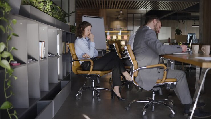 Reunión de negocios en una oficina moderna
