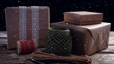 caída de nieve con regalos de navidad decoración