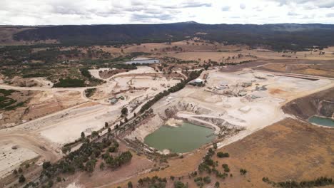 Antena-De-Cantera-De-Piedra-Que-Establece-Un-Problema-Ambiental-De-Plano-General