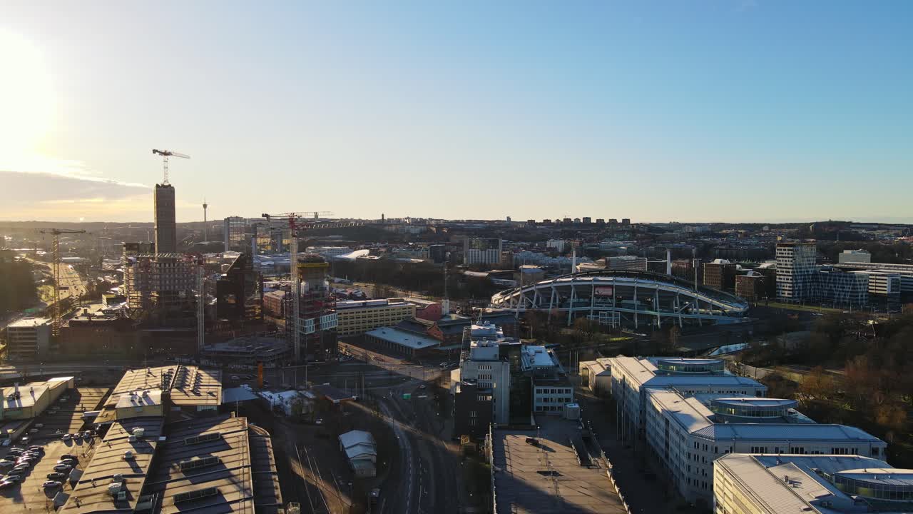 многоцелевой стадион ullevi - nya ullevi на закате в гётеборге, швеция