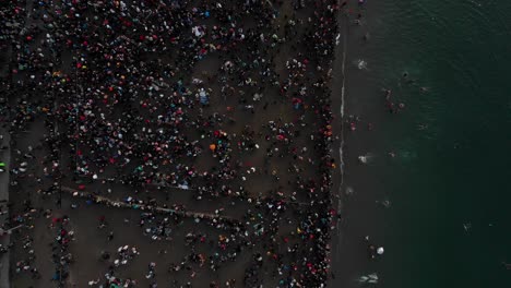 varias tomas de drones en english bay cerca del centro de vancouver, bc durante el evento polar bear 2019