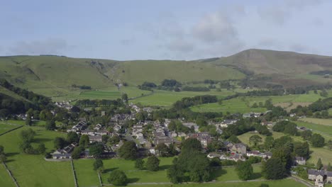 Drohnenschuss-Zieht-Sich-Von-Castleton-Weg-03