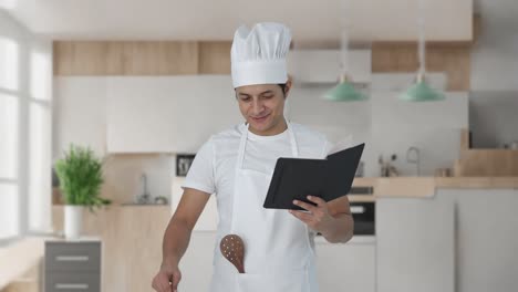 Glücklicher-Indischer-Profikoch,-Der-Essen-Zubereitet