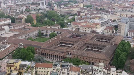 Universidad-De-Milán-Desde-Un-ángulo-Alto