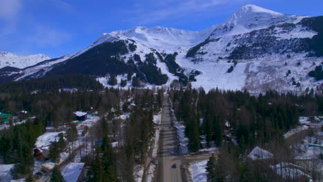 Awesome-revealing-view-of-Girdwood-Alaska-with-Alyeska-Resort-and-mountains