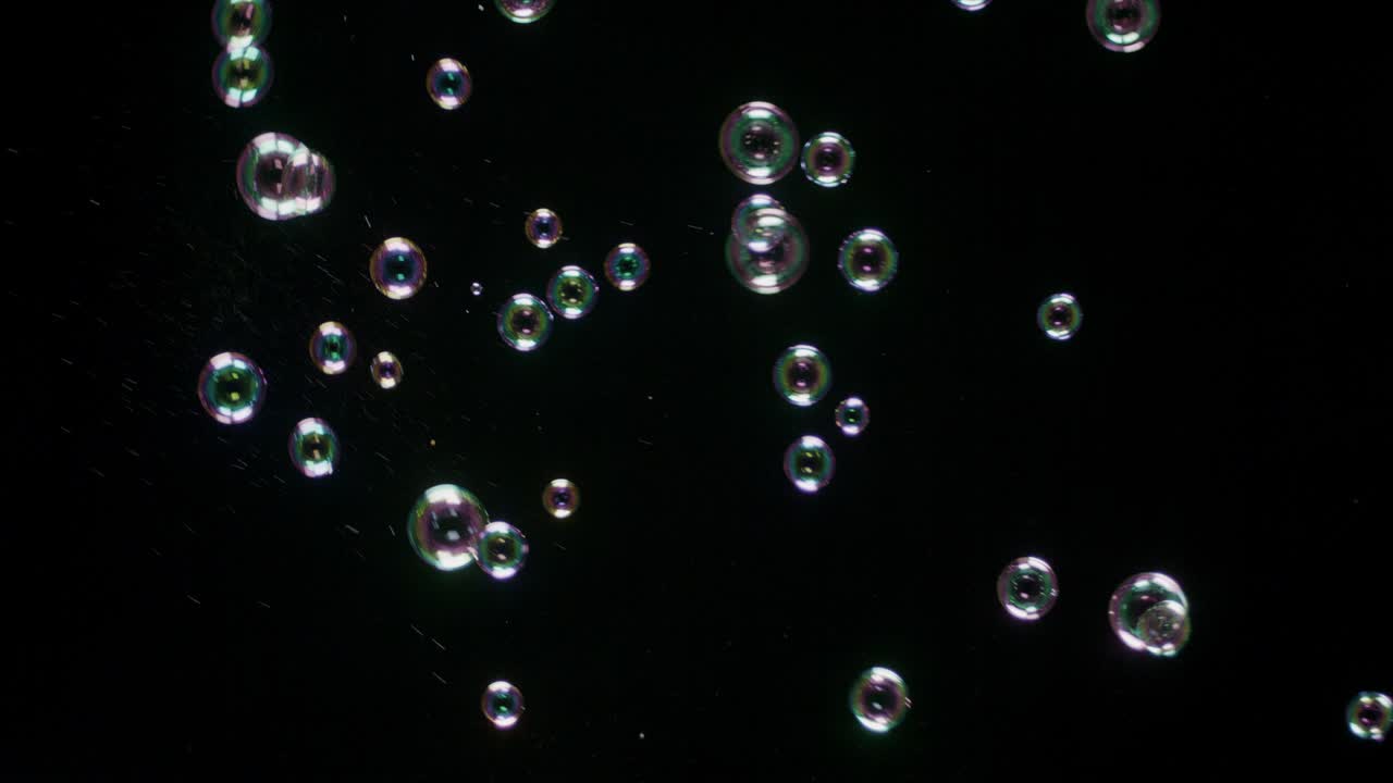 burbujas de sopa aisladas sobre un fondo negro