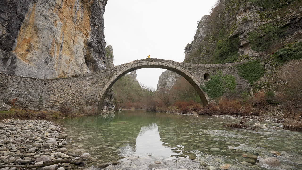 Zagorochoria, Epirus, Yunanistan'daki Berrak Nehir Üzerinde Kokkori Antik Taş Köprüsü, Tarihi Mimari