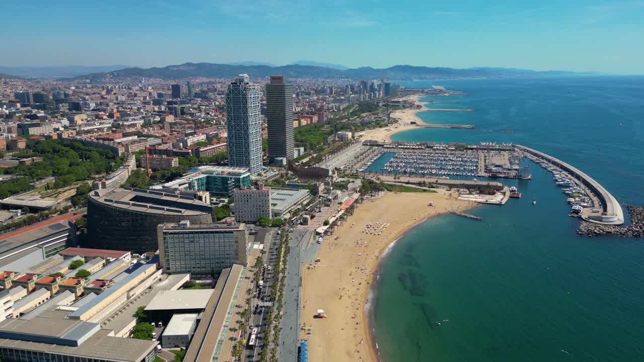 vista aérea de la barceloneta. el horizonte de la ciudad de barcelona. cataluña, españa
