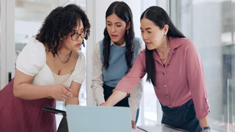 mujeres de negocios en una reunión