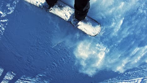 snowboard in aktion von oben gesehen