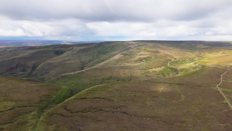 panorama of peak district national park in summer in hope valley, england