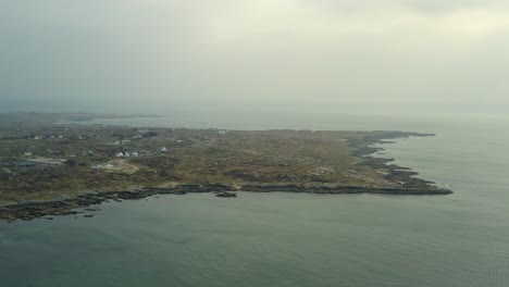 Bezaubernde-Aussicht-Auf-Das-Dorf-Carraroe