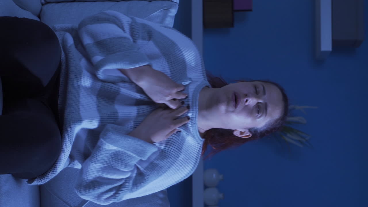 번아웃 증후군의 수직 비디오입니다.