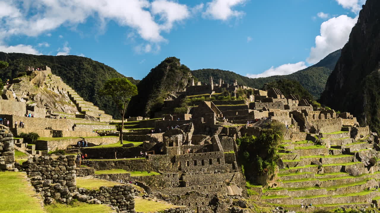 lapso de tiempo de personas caminando por machu picchu, perú