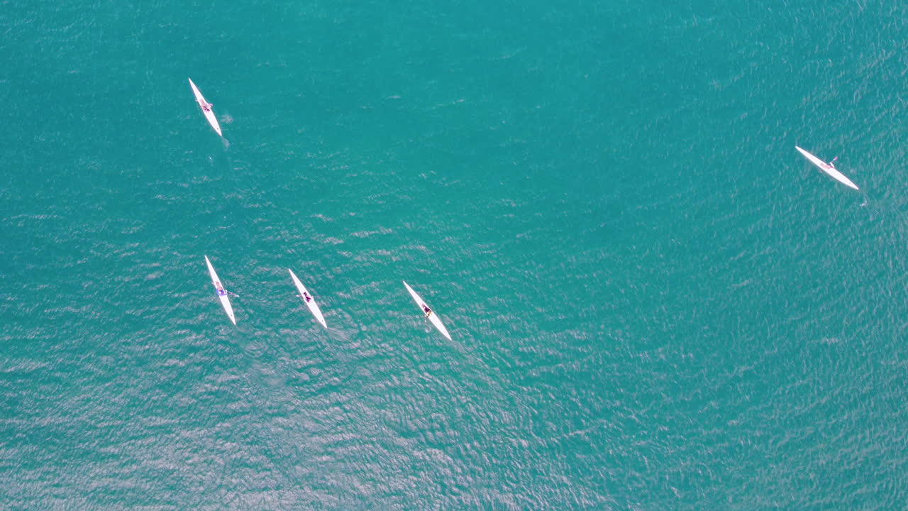 tiro cenital sobre carrera de surf ski en gran canaria