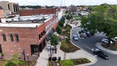 Antena-A-Nivel-De-Calle-En-El-Centro-De-Hickory-Carolina-Del-Norte,-Carolina-Del-Norte.