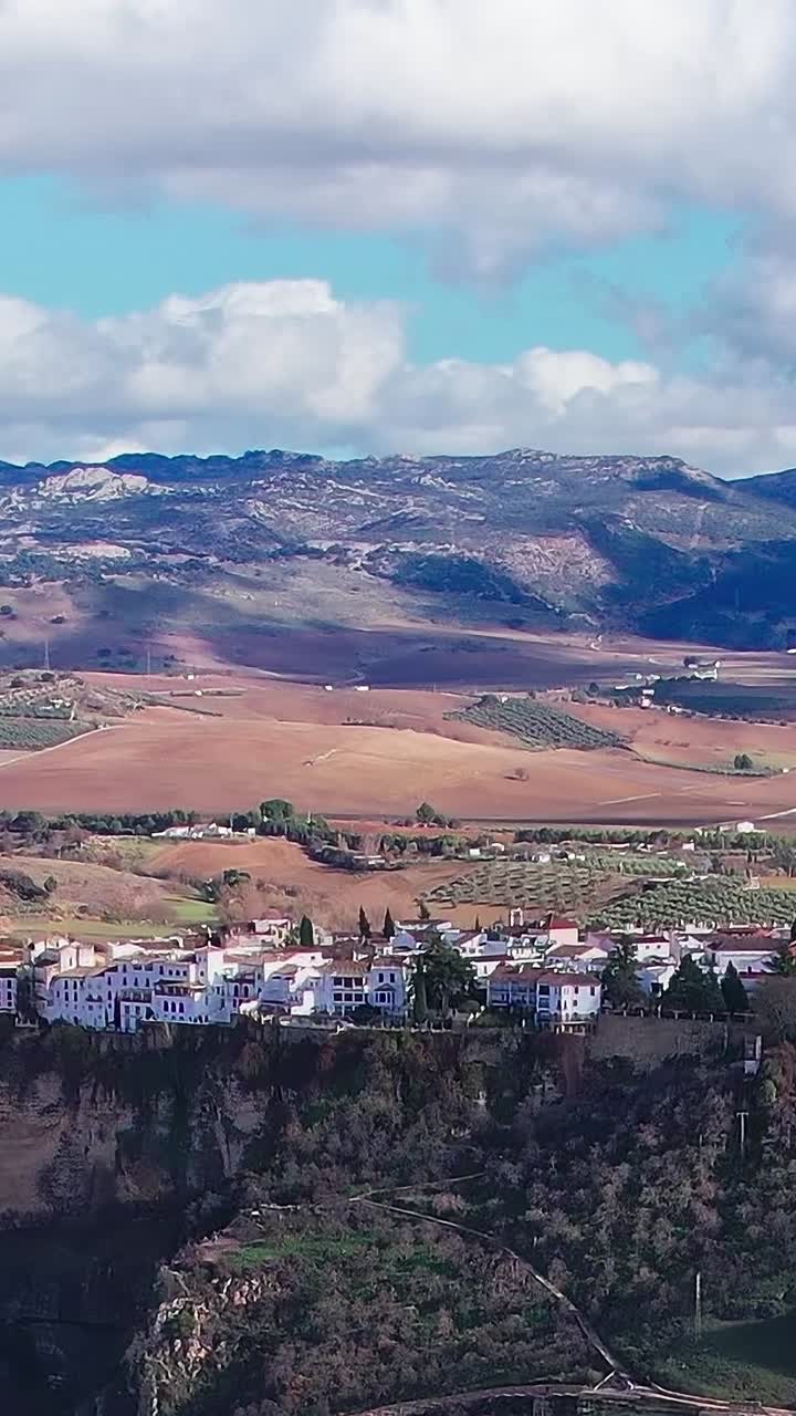 Malerisk udsigt over Málaga, Spanien, der viser klipper og dallandskab