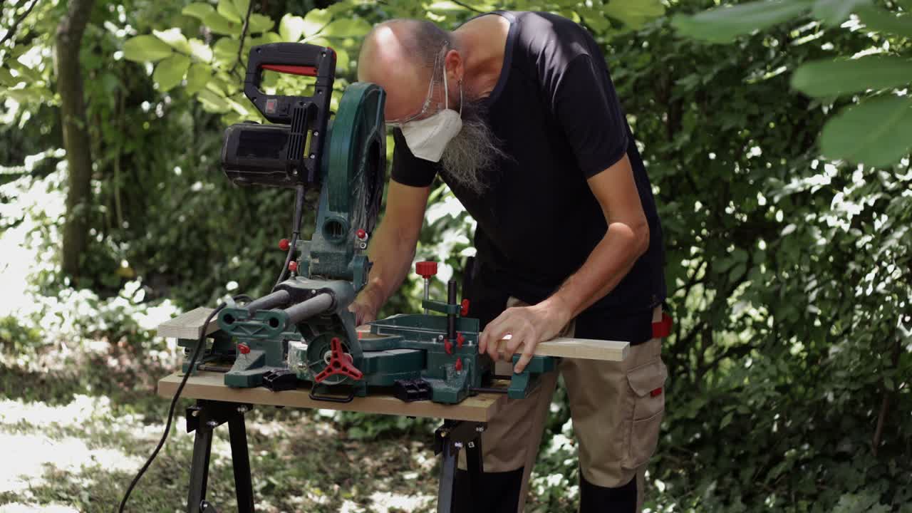 Miter saw cross cut close up