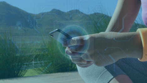 animación de escaneo de alcance y procesamiento de datos sobre una mujer usando un teléfono inteligente